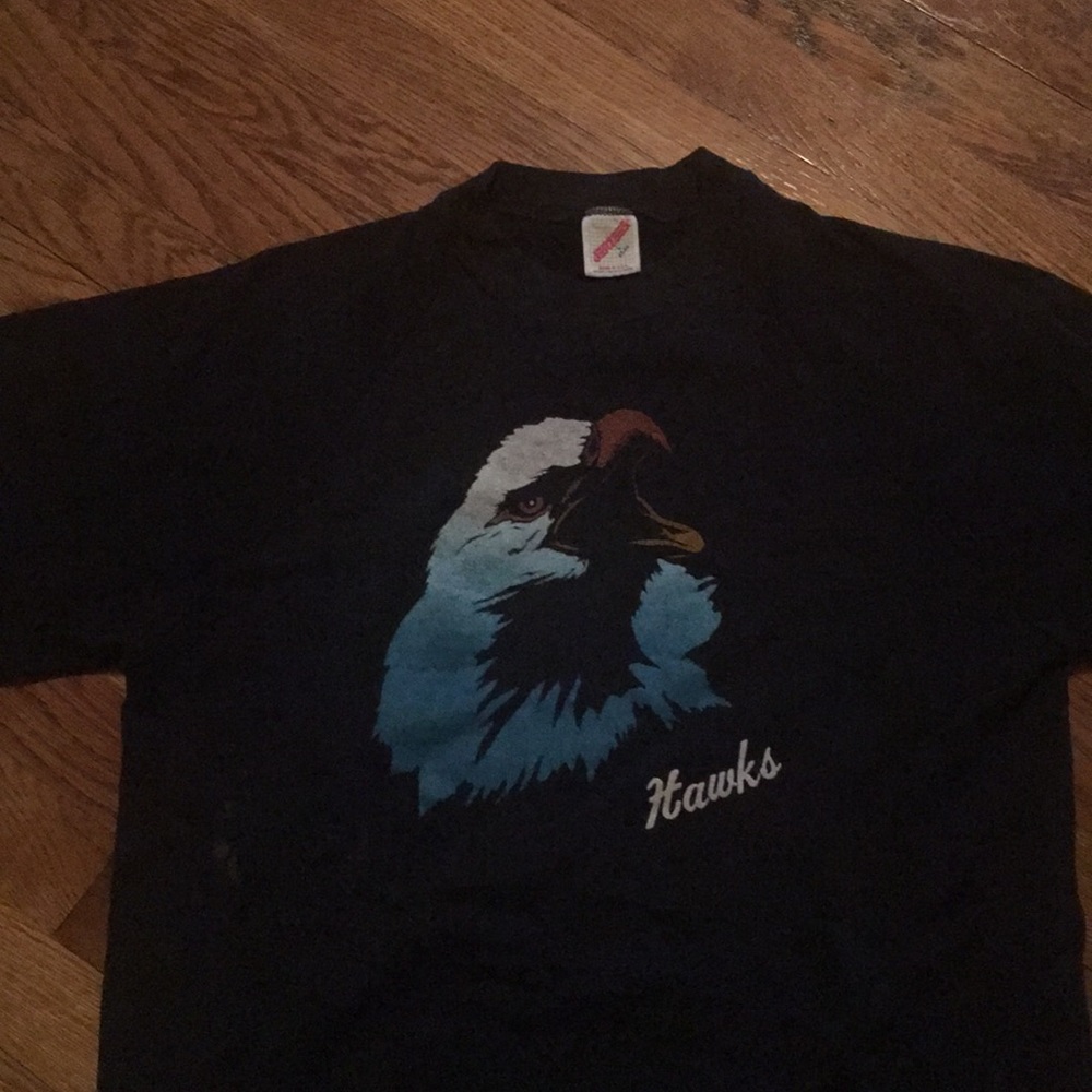 90s Vintage Hawks Short Sleeve Crewneck Size L